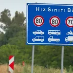 Sürücüler Dikkat! Hız Sınırları Trafik Levhalarında Büyük Değişiklik Geliyor