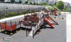 Canik’te sokaklar ışıl ışıl, parklar dolup taşıyor