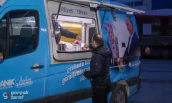 Canik Belediyesi’nden sabahın erken saatlerinde sıcak ikram