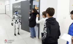 Canik’te sınava giren öğrencileri insansı robot CANİKMAN karşılıyor