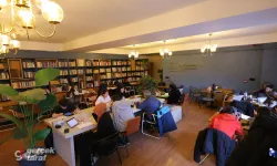Rasathane Kitap Kafe Gençlerin Yeni Buluşma Noktası