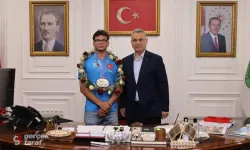 İhsan Kurnaz’dan Başarılı Güreşçi Oğuzhan Kaya’ya Tebrik