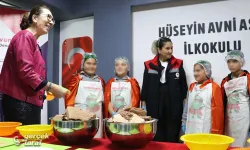 Samsun'da Öğrenciler Bayat Kekten Çikolata Yaptı