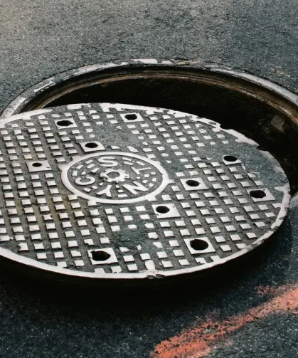 Kanalizasyon kapakları neden yuvarlak? İşte hayati mühendislik nedeni