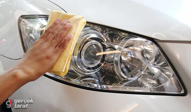 Araç farları neden sararıyor? Bu ev yöntemiyle saniyeler içinde pırıl pırıl oluyor!
