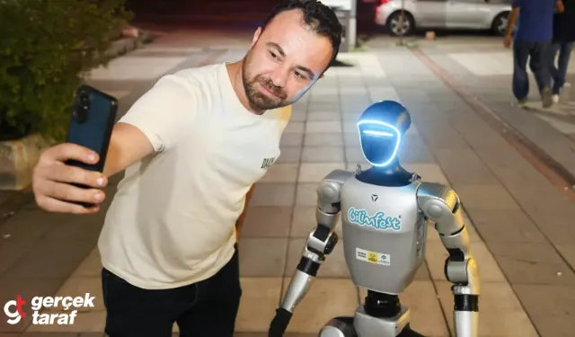 İnsansı Robot CANİKFESTMAN Canik Sokaklarında