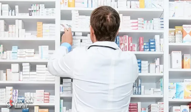 Sağlıkta Kıyafet Krizi: Eczacılar Beyaz Önlüğe Sahip Çıkıyor