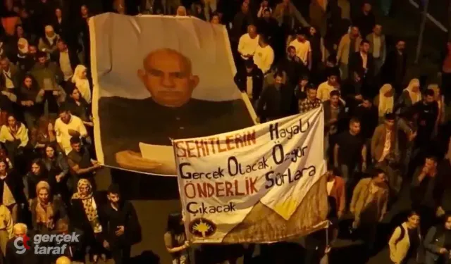 Diyarbakır Yürüyüşünde Teröristbaşı Abdullah Öcalan Posteri Açıldı