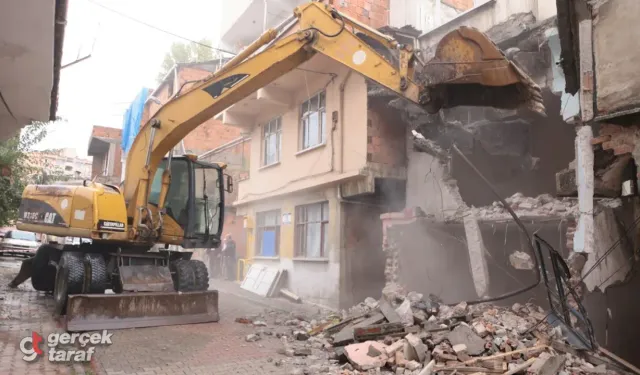 Samsun İlkadım’da Tehlike Oluşturan Metruk Binalar Tek Tek Yıkılıyor