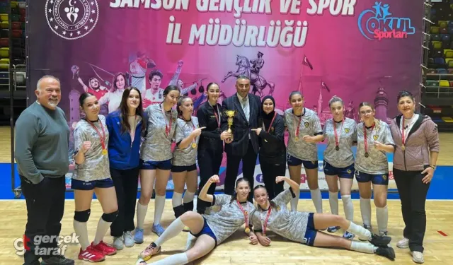 Hentbolda Şampiyon İlkadım Ondokuz Mayıs Lisesi