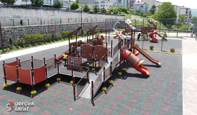 Canik’te sokaklar ışıl ışıl, parklar dolup taşıyor