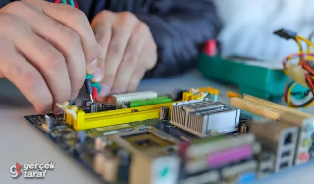 Telefonlar, Bilgisayarlar Çöpe Gitmedi: İlkadım Belediyesi Elektronik Atıkları Kurtarıyor