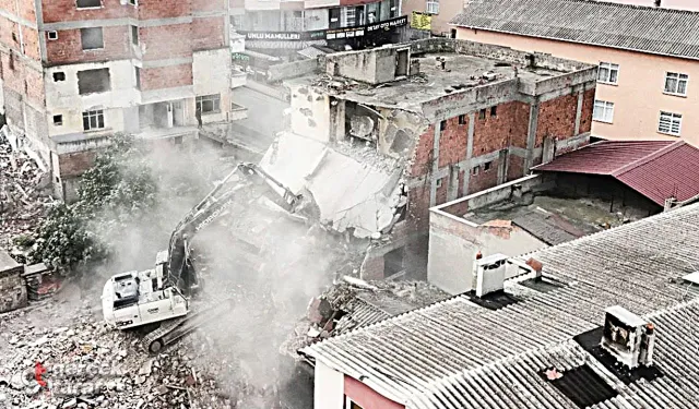 Samsun'da Depreme Dayanıksız Binalar Tek Tek Yıkılıyor