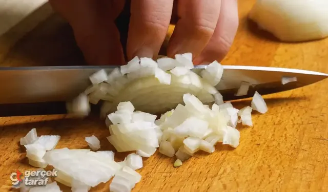 Soğan Doğrarken Neden Ağlarız? İşte Kimyasal Savunma Mekanizması!