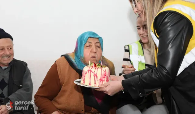 Samsun’da 74 Yaşındaki Kadına İlk Doğum Günü Sürprizi