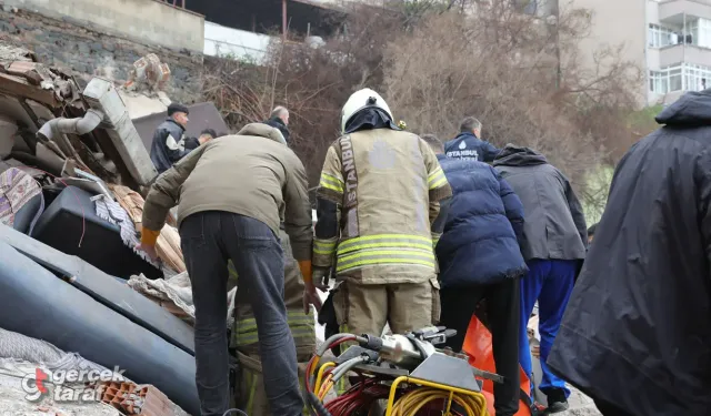 Fatih Ayvansaray Bina Çökmesinde Son Durum: 1 Ölü, 10 Yaralı Kurtarıldı