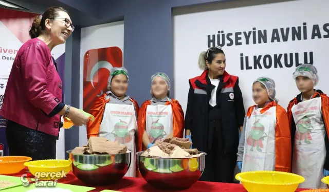 Samsun'da Öğrenciler Bayat Kekten Çikolata Yaptı