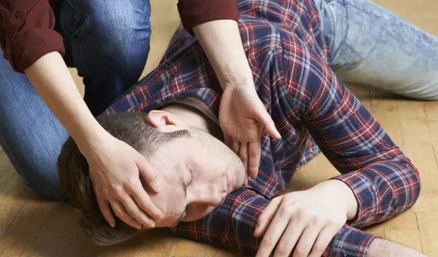 Epilepsi nöbeti sırasında hastanın dili tutulmaz!