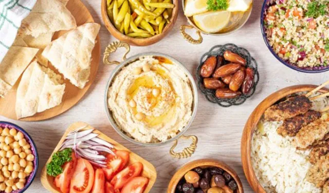 İftar ve Sahur'da Hangi Yemekler Yenmeli?