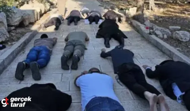 Mescid-i Aksa'da Gergin Sabah: İsrail Polisi Müslümanların Girişini Engelledi