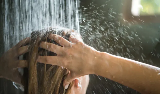 Sıcak mı, soğuk mu? Duşun Sağlık Üzerindeki Etkileri Karşılaştırıldı!