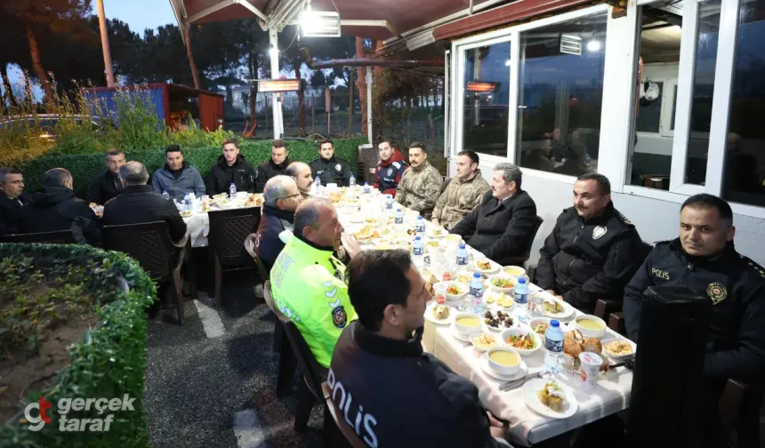 Samsun Valisi Orhan Tavlı Polis Uygulama Noktasında İftar Yaptı