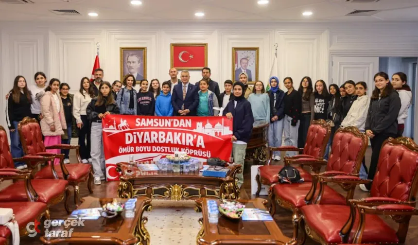 İlkadım Belediye Başkanı Kurnaz, Diyarbakırlı Öğrencileri Makamında Ağırladı