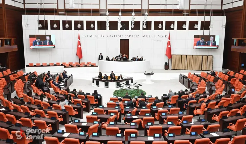 TBMM'de Tarihi Değişim! CHP 5. Sıraya Geriledi, Ana Muhalefet Görevi El Değiştiriyor
