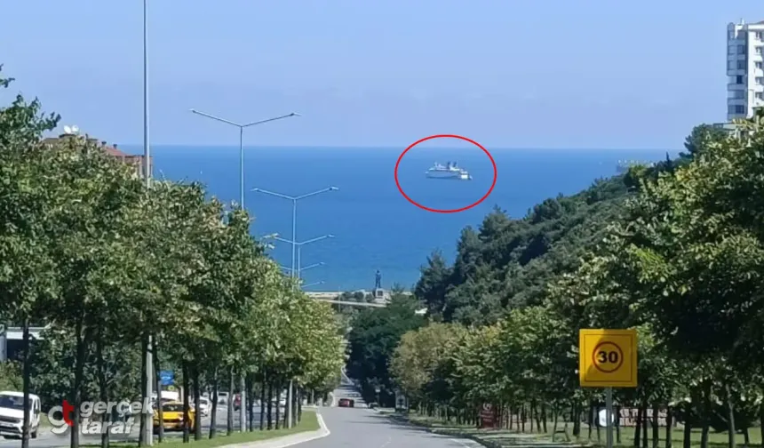 Samsun Açıklarındaki Esrarengiz Gemi Merak Uyandırdı