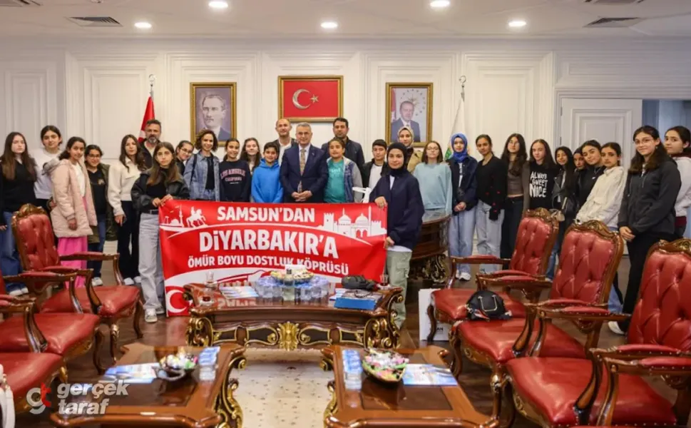 İlkadım Belediye Başkanı Kurnaz, Diyarbakırlı Öğrencileri Makamında Ağırladı