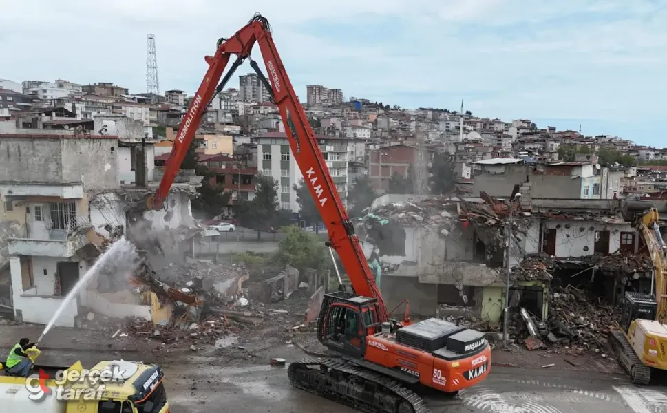 Samsun'da Tarihi Kentsel Dönüşüm Anadolu Mahallesi'ndeki Yıkımla Başladı
