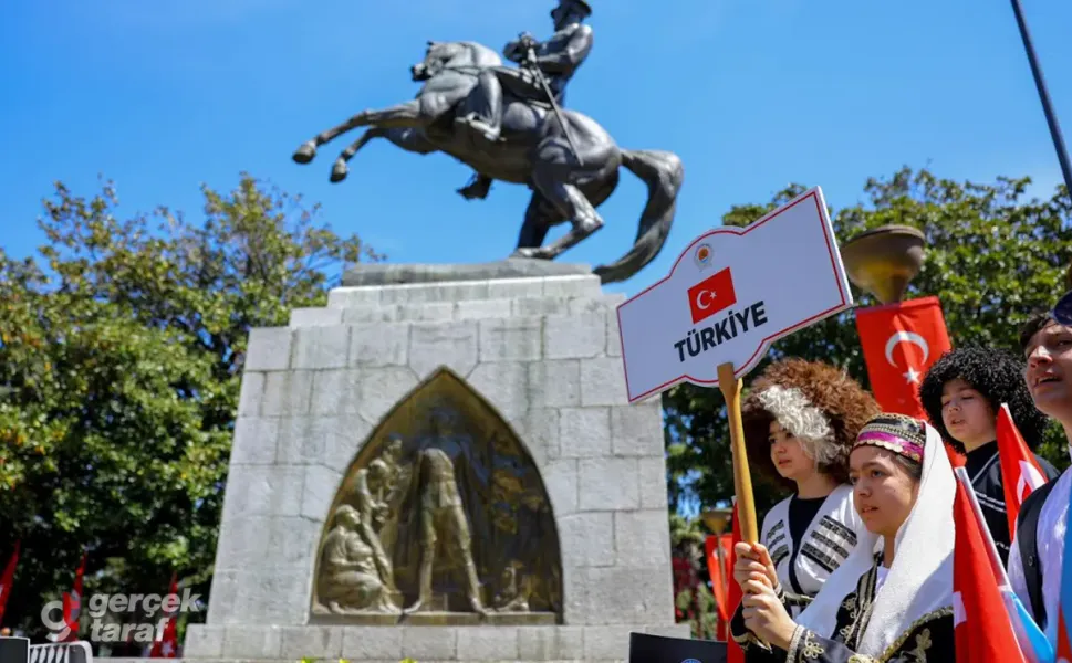 2. Samsun Türk Dünyası Çocuk Festivali Kortej Yürüyüşüyle Başladı