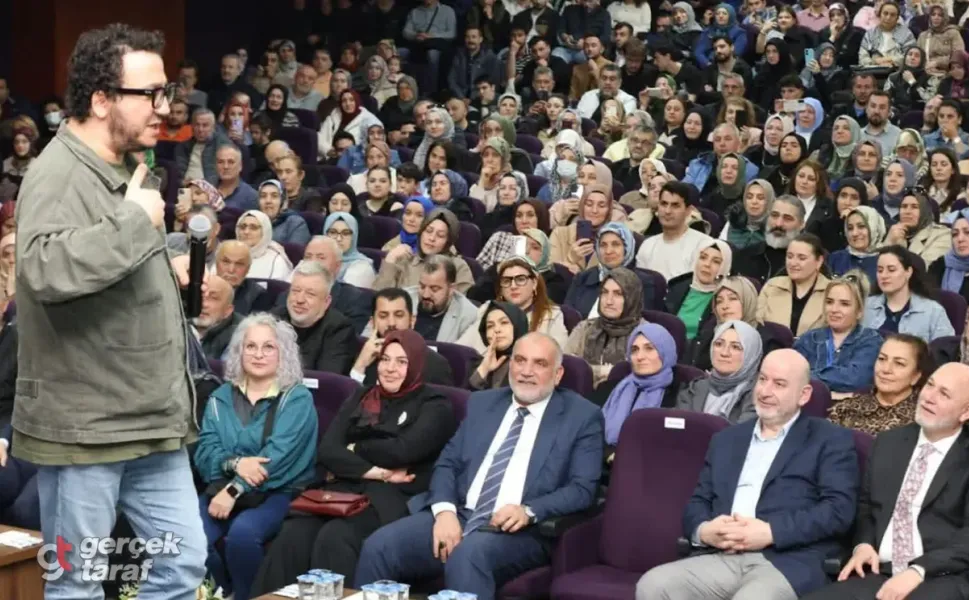 Canik'te Oytun Erbaş'ın "Konuşacak Çok Şey Var!" Konferansı Dolup Taştı