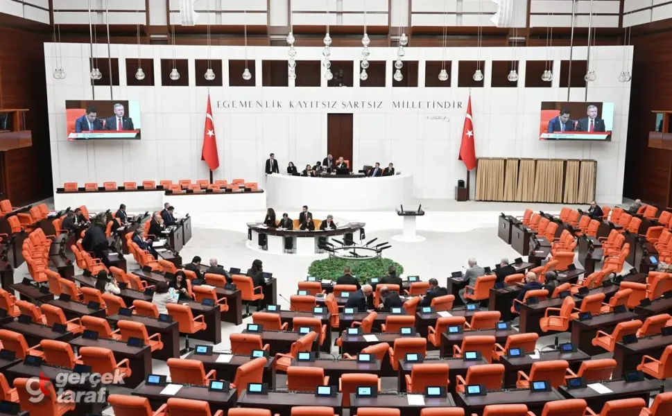 TBMM'de Tarihi Değişim! CHP 5. Sıraya Geriledi, Ana Muhalefet Görevi El Değiştiriyor
