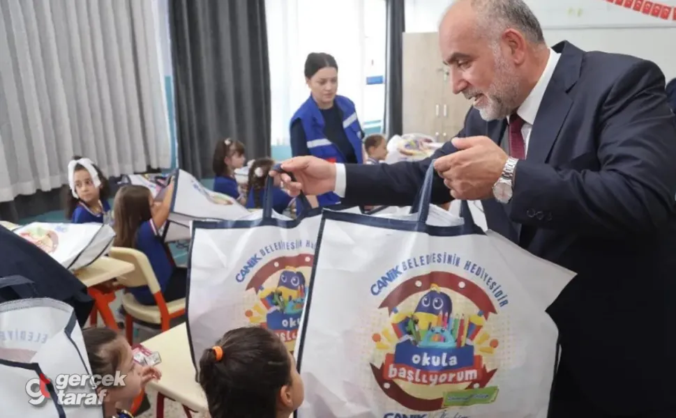 Samsun Canik'te Tüm İlkokul Birincilere Çanta ve Kırtasiye Desteği