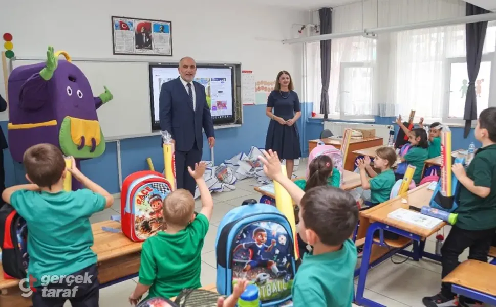 Samsun Canik'te 1. sınıf öğrencilerine çanta ve kırtasiye hediyesi
