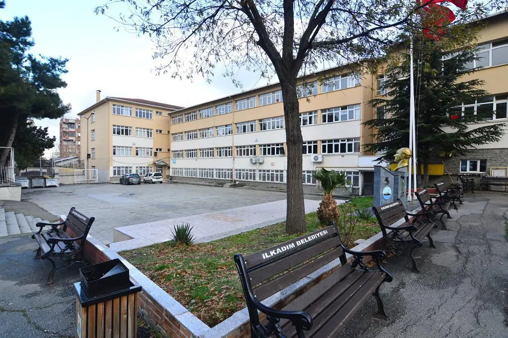 19 Mayıs Lisesi Okulu