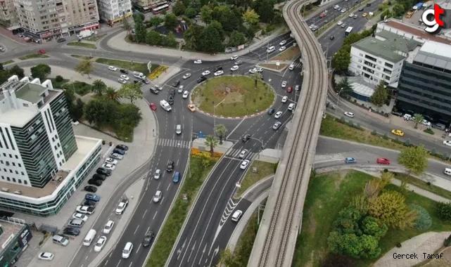 Mustafa Demir, akıllı trafiğin 9 milyon 270 bin litre yakıt tasarrufu sağladığını söyledi