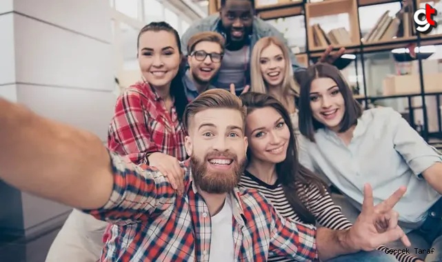 Sosyal medyadaki mutluluk pozları gerçek mi yoksa gerçeklikten kaçış mı?